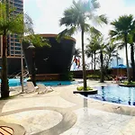 Unique Apartment Times Square Kl